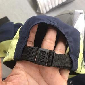 Nueva llegada, gorra deportiva al por mayor con logotipo personalizado, 5 paneles, nailon, sin estructura, impermeable, con orificios cortados a láser, gorra para correr, hecha en Bangladesh - Product Image 3