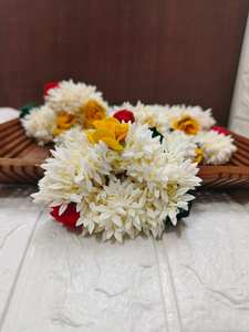 Bracelet de cheveux Gajra léger en tissu indien traditionnel assorti style Jaipur, avec fleurs artificielles, accessoires de mariée pour femmes - Product Image 4