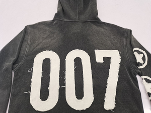 Sudadera con capucha doble de felpa francesa 100% algodón de 420 g/m² con diseño personalizado para hombre, estampada, con pedrería y patchwork. - Product Image 3