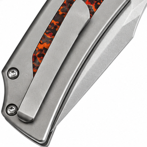 Navajas Plegables con Mango Gris Plateado, Incrustaciones de Patrón Naranja y Negro, Hoja con Acabado Satinado, Anclaje para Pulgar y Clip de Bolsillo para Uso en Exteriores - Product Image 5