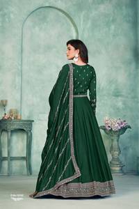 Traje Anarkali Moderno de Seda Bordada, Semi-Cosido, para Fiestas, Bodas y Diwali - Product Image 4