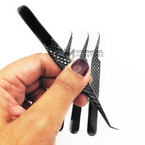 Pince à épiler pour extensions de cils en acier inoxydable noir de qualité supérieure RMI 45 degrés, avec poignée diamantée - Product Image 2