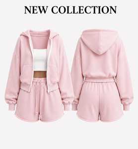 Ensemble décontracté 2 pièces pour femme : sweat à capuche et short, haut court à manches longues, survêtement en polaire écologique, tenue de détente avec logo - Product Image 1