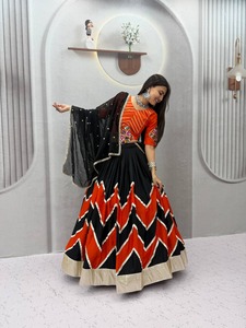 Ensemble Lehenga Choli Traditionnel Indien Brodé et Élégant pour Femme – Tenue de Fête Ethnique avec Dupatta - Product Image 4
