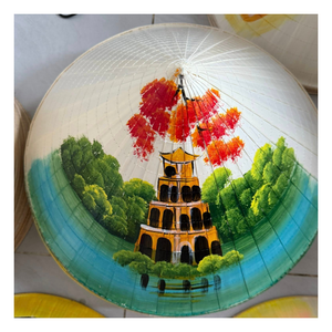 Sombrero Cónico Hecho a Mano con Hojas de Palma y Marco de Bambú para Uso Cultural, Tiendas de Souvenirs y Mercados de Exportación - Product Image 1