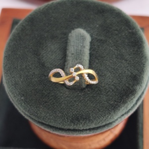 แหวนทองคำขาว 18K ประดับเพชรทรงอินฟินิตี้ ดีไซน์เกลียวแบบฝังเพชรเรียบหรู เรียบง่าย เหมาะสำหรับผู้หญิง สวมใส่ในงานแต่งงาน งานเลี้ยง หรือในชีวิตประจำวัน เป็นของขวัญ - Product Image 4