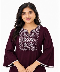 Kurta Tradicional Bordada en Color Granate para Mujer, Prenda Étnica Vintage de Rayón, India Pakistán, Todas las Temporadas, Regular 86900 SAHAJANAND- SI-425 - Product Image 1