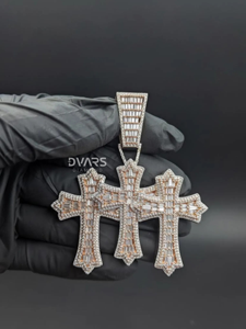 Pendentif croix triple en argent sterling 925 GRA, serti de moissanite, design classique, bijoux religieux pour hommes. - Product Image 1