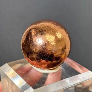 Esfera Decorativa Bold Blossom de Cobre, Obra Artesanal de Lujo, Personalizable, Regalo Promocional - Product Image 3