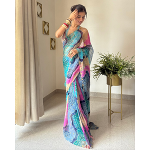 Sari de Chiffon de Seda Pura Bandhej Azul de Bollywood con Manga Larga, Cuello en V, Silueta Ajustada y Estampado Floral - Product Image 4