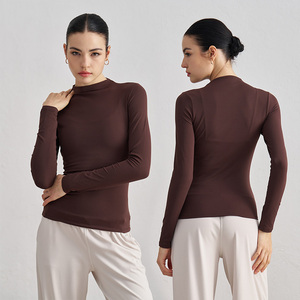 ชุดออกกำลังกายผู้หญิง เสื้อโยคะสีพื้นไร้ตะเข็บ แขนยาว เสื้อครอปออกกำลังกาย แห้งเร็ว ระบายอากาศ ชุดโยคะ - Product Image 1