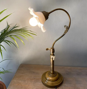 Lámpara de Mesa de Diseño para Sala de Estar, Dormitorio y Oficina, Acabado Plateado, Forma Redonda, Iluminación Decorativa de Metal - Product Image 2