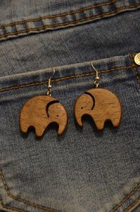 โรงงานนิโคร รับทำพวงกุญแจไม้รูปทรงสี่เหลี่ยมผืนผ้า สลักโลโก้ ของที่ระลึก ของขวัญ พวงกุญแจรถยนต์ - Product Image 3