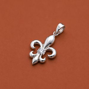 Colgante de Flor de Lis con Diamantes de Moissanita en Plata para Hombre, Joyería de Lujo - Product Image 2