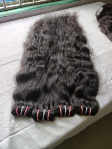 Extensiones de Cabello Humano Remy Virgen Natural Negro Ondulado Profundo Indio Crudo, de Una Sola Capa, con Trama, Ondas Naturales Profundas - Product Image 1