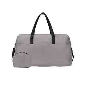 Sac de voyage en polyester et nylon imperméable avec impression de logo personnalisé, sac de sport avec poignée en cuir pour hommes et femmes - Product Image 4