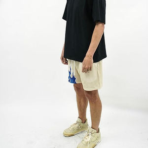 Shorts de basket-ball pour hommes, personnalisables avec nom et logo, taille haute élastique, sportifs, en mesh respirant, séchage rapide, 100% polyester - Product Image 4