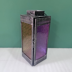 Lanterne de Ramadan en métal de style artisanal vintage avec panneaux en verre colorés, lanterne à bougie pour la décoration de la maison - Product Image 6