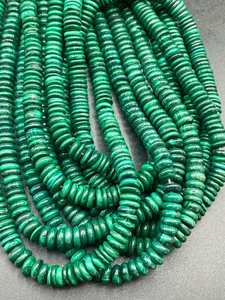 Cuentas de malaquita natural en forma de heishi, hermosas gemas verdes de alta calidad para la fabricación de joyería. - Product Image 4