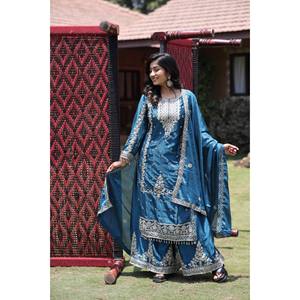 Ensemble de costume pour femme de créateur avec broderie multi-aiguilles pour un look de soirée - Product Image 5