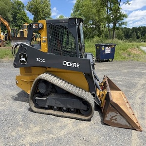 Chargeuse compacte sur chenilles forestière John Deere haute performance, certifiée EPA et CE, design compact - Product Image 2