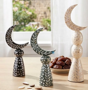 Nouveauté Exceptionnelle : Décoration Artex Thien Thanh en Nacre et Capiz Faite à la Main, en Forme de Croissant, Idéale pour Célébrer le Ramadan et l'Aïd - Product Image 1