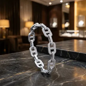สร้อยข้อมือทองคำขาวประดับมอสซาไนต์ทรงเหลี่ยมเจียระไนแบบบริลเลียนท์ ดีไซน์เรขาคณิต ประดับเพชรเต็มวง สวมใส่ได้ทุกวัน เหมาะสำหรับทั้งชายและหญิง พร้อมใบรับรอง GRA - Product Image 6