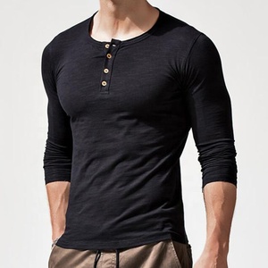 Camiseta personalizada negra para hombre con estampado, manga corta, poliéster, ribete en contraste, tallas grandes. - Product Image 1