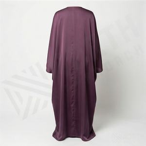 Abaya Intérieure Faite Main de Qualité Supérieure pour Femmes Musulmanes, Longueur Ras du Sol, Anti-Statique, Manches Cloche en Polyester, Coupe Ajustée - Product Image 2
