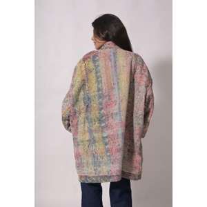 เสื้อแจ็คเก็ตผ้าฝ้ายอินเดีย Kantha ฟรีไซส์ ทำมือ เสื้อโค้ท Kantha แบบเย็บต่อผ้าสไตล์วินเทจ โบโฮ แจ็คเก็ตปะติดปะต่อสำหรับผู้หญิง เสื้อคลุมฤดูหนาวสไตล์โบฮีเมียน - Product Image 5