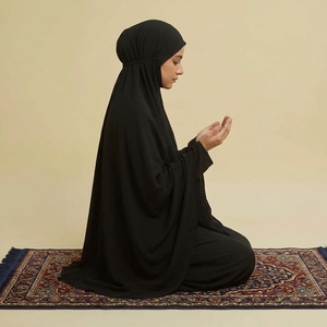 Robe de prière musulmane de luxe en rayonne noire 100 % premium pour femme, douce, respirante, élégante, longue, avec khimar et mukena intégrés - Product Image 5