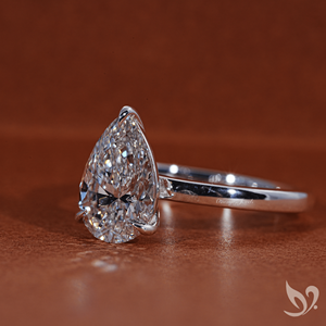 Bague de fiançailles solitaire en diamant de laboratoire taille poire de 2 carats certifié IGI, plaqué or 18 carats - Product Image 2