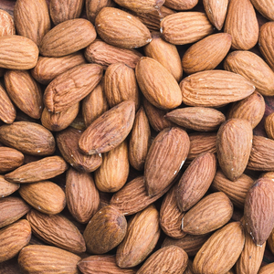 Amandes séchées 100% pures en vrac pour l'exportation, destinées aux boulangeries, aux acheteurs de snacks et aux commerçants d'ingrédients alimentaires sains - Product Image 2