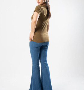 T-shirt pour femme de haute qualité fabriqué au Pakistan, nouveau tissu en coton de qualité supérieure, col rond, design personnalisé, couleur olive brunâtre, t-shirt surdimensionné - Product Image 1