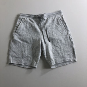 Pantalones cortos de compresión de alto rendimiento para hombre con tela de spandex de secado rápido, ideales para gimnasio, entrenamiento, correr, fitness y deportes. - Product Image 2