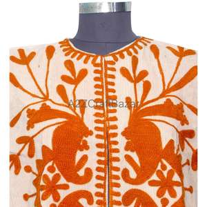 Chaleco de Mujer Cotrise Hecho a Mano con Bordado Floral, Estilo Suzani, para Otoño, con Mangas Cortas - Product Image 2