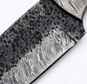 Couteau utilitaire d'extérieur en acier Damas fait main sur mesure, manche en corne de cerf, finition martelée - Product Image 5