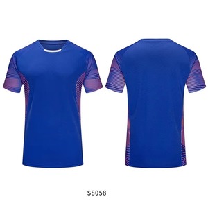 Maillot de football personnalisé à séchage rapide en polyester, taille européenne, respirant, manches courtes, classique, vierge et durable - Product Image 2