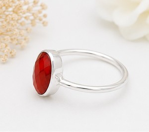 Bague en argent sterling avec onyx rouge, bague ovale avec pierre précieuse rouge, bague en argent 925 faite à la main, bijou minimaliste, cadeau pour elle - Product Image 2