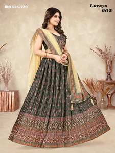 Ensemble Lehenga Choli et Dupatta en Soie Chinon Traditionnelle Indienne de Qualité Supérieure avec Imprimé Numérique Effet Froissé – Achetez en Ligne en Inde - Product Image 2