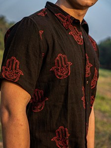 เสื้อเชิ้ตแขนสั้นสีดำลำลองสำหรับผู้ชายลายมือฮัมซา งานฝีมือปักลาย  ติดกระดุมสำหรับฤดูร้อน - Product Image 3