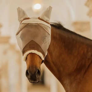 Masque anti-mouches pour chevaux personnalisable de qualité supérieure avec maille respirante, protection d'oreilles réglable et durable, équipement d'entretien équin, ajustement confortable - Product Image 1