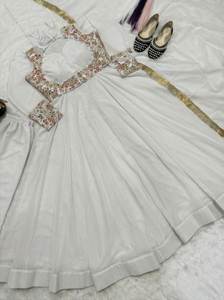 Vestido Anarkali largo hasta el suelo, estilo Indo-Occidental, en tela de georgette sintética blanca, el más hermoso, para bodas y fiestas. - Product Image 5