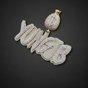 Colgante YungJB Money Bag de Moissanita con Baño de Oro de 18K, Micro Pavé, Corte Brillante Redondo, Amuleto Temático Hip Hop Unisex - Product Image 3