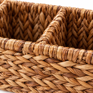 Panier de rangement rectangulaire en jonc de mer tressé à la main personnalisable avec 4 compartiments, organisateur de bureau minimaliste et durable à un seul niveau - Product Image 2