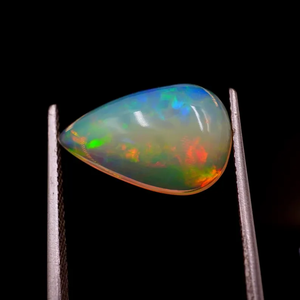 Cabujón de Ópalo Fuego Welo, Corte Pera, 2.70 Ct - Product Image 1