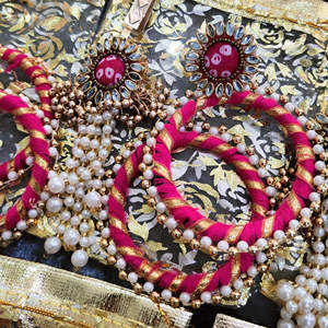 Panier-cadeau de mariage le plus populaire, pochette en filet pour bijoux avec 2 bracelets en Resham, une bague et un style Satka Rajasthani - Product Image 3