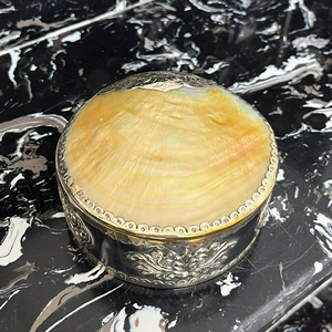 Boîte à bijoux de luxe en coquille irisée, boîte à souvenirs ovale décorative faite à la main - Product Image 1