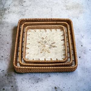 Plateau de service carré en rotin naturel tressé, multicolores, fait main, produit très vendu, pour la décoration intérieure par UO - Product Image 4