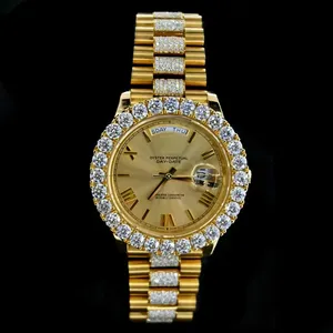 Montre de luxe pour homme avec cadran romain personnalisé, entièrement plaquée or et sertie de diamants et de moissanite, design de créateur. - Product Image 1